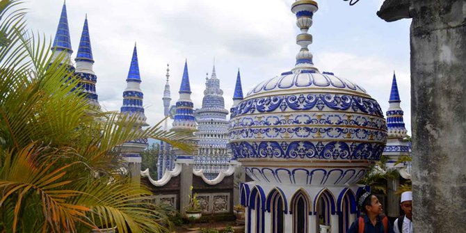 Keindahan Arsitektur Wisata Populer Masjid Lawang Sewu Turen Malang