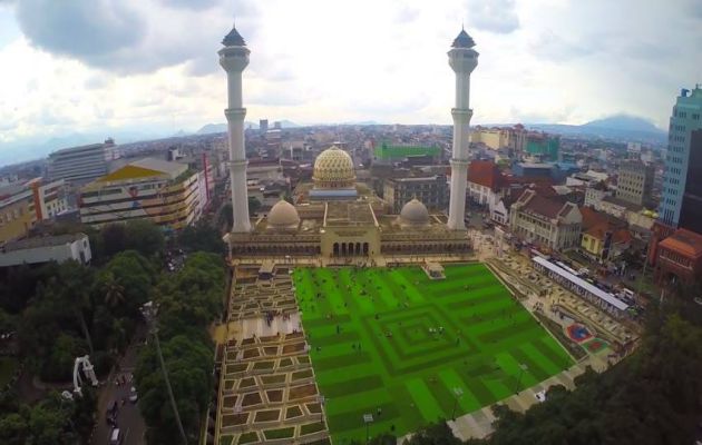 Kemegahan Wisata Masjid Raya Bandung Yang Paling Ramai dikunjungi