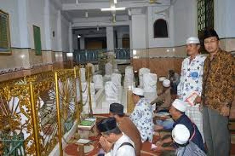 √ Wisata Religi Populer Makam KH Abdul Hamid Di Pasuruan √ Wisata Religi Populer Makam KH Abdul Hamid Di Pasuruan