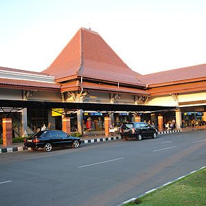 Jemput Penumpang Bandara Adi Soemarmo Solo Ke Madiun