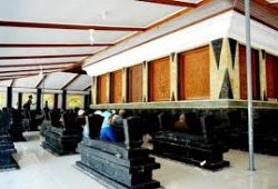 Wisata Religi Populer Makam Raden Said Sunan Kalijaga Kadilangu Demak Wisata Religi Populer Makam Raden Said Sunan Kalijaga Kadilangu Demak